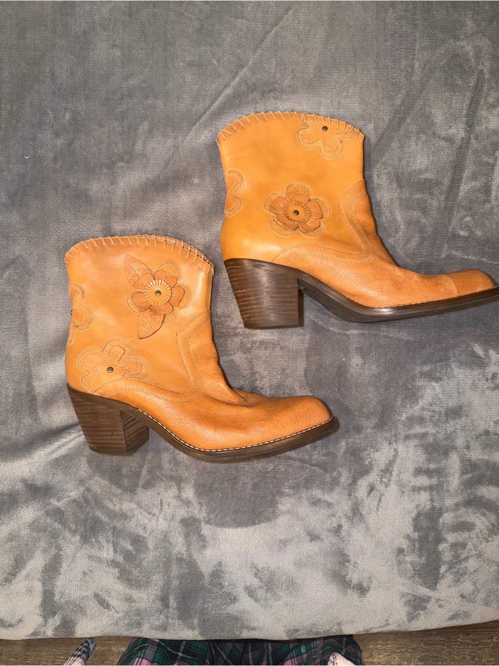 🤎 MIA Floral-Embroidered Leather Cowgirl Boots